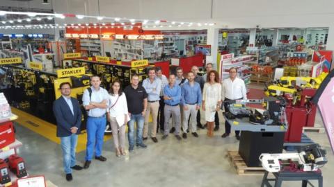 Los miembros del grupo Gesin aprovecharon para visitar las nuevas instalaciones de La Herramienta Balear.