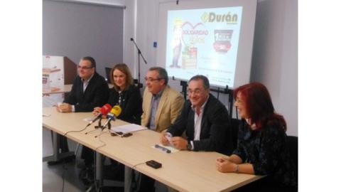 Pedro Durán (derecha), presentó hace unos días la iniciativa solidaria, junto a representantes de las entidades beneficiarias.