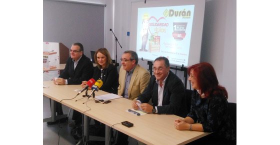 Pedro Durán (derecha), presentó hace unos días la iniciativa solidaria, junto a representantes de las entidades beneficiarias.