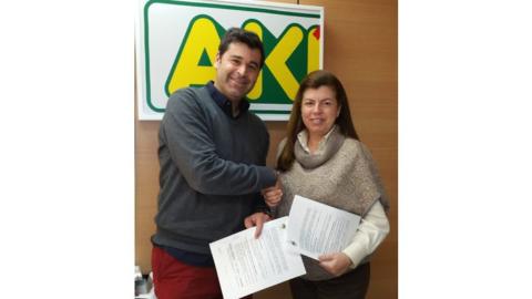 Elvira Carles, de FEC, junto a Lluís Blanchar, director técnico en Akí.