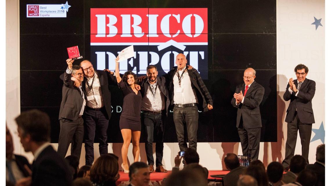 El equipo de Brico Depôt celebra su primer puesto en la lista Best Place To Work.