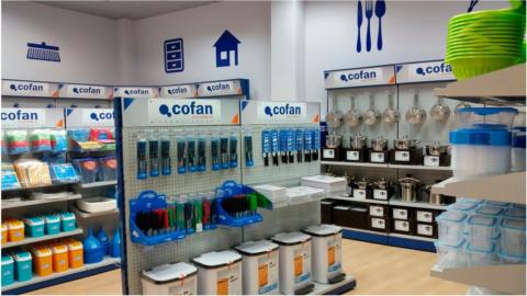 La nueva tienda incorpora la gama de hogar de Cofan.