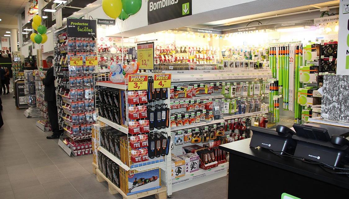 Pilas, bombillas y electricidad en Supermercados MAS