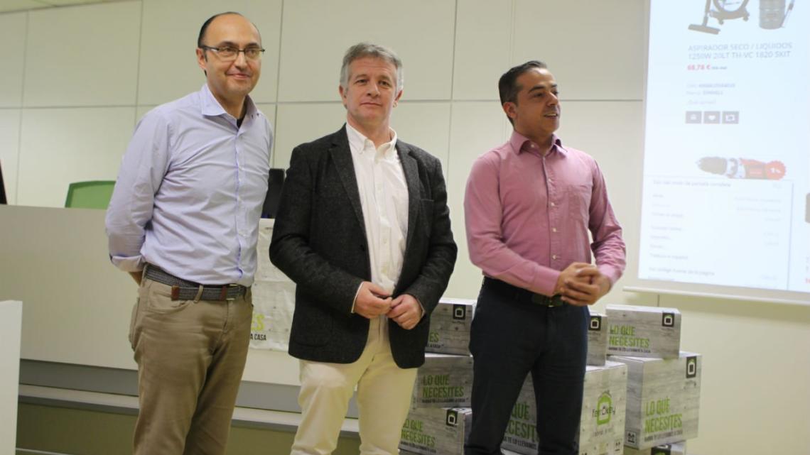 De izq. a der.: Luis Rubio (dtor. comercial), José Horcajo (presidente) y Roberto Ruiz (dtor. marketing).