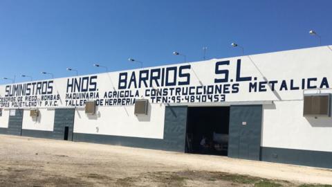 Suministros Hermanos Barrios, en Arahal (Sevilla), cuenta con unas instalaciones de 1.500 m2.