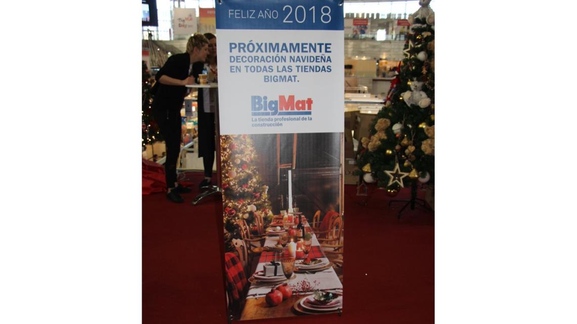 BigMat también ha decidido apostar por los adornos para la Navidad, con árboles artificiales incluidos.