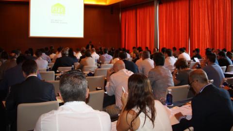 Más de 120 directivos del sector acudieron al foro de AFEB en Barcelona.