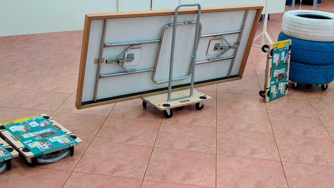 Las plataformas facilitan el traslado de muebles y cajas durante la mudanza.