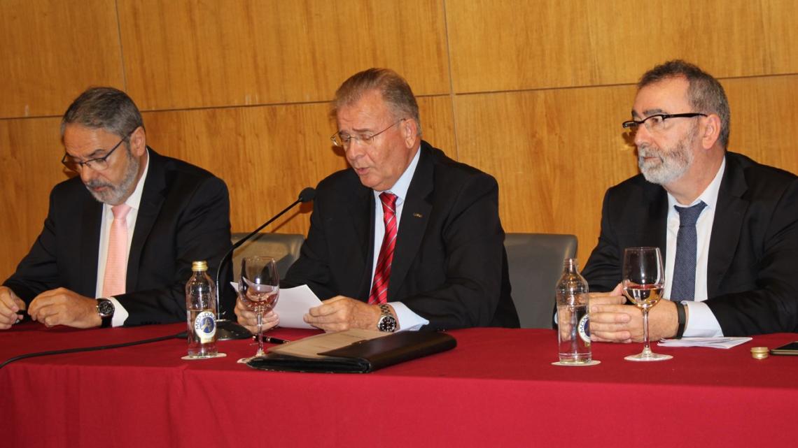 De izq. a der.: Jesús Vieito (Unifersa), Fernando Bautista (presidente de la Fundación) y Rafael Martínez (Las Rías).