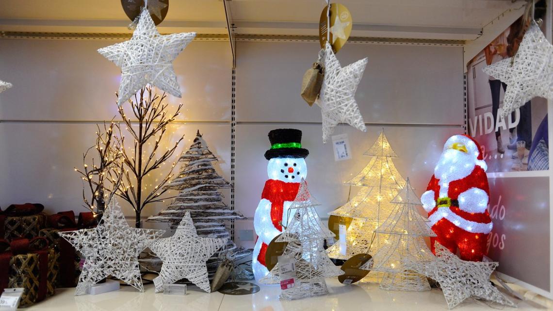 El resultado final es muy atractivo y combina diferentes estilos de decoración de Navidad.