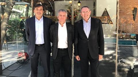 De izqda. a der.: Javier Calabuig, presidente de Coinfer; José Horcajo, presidente de Comafe; y Joan Server, propietario de Rolser y finalista del VI Premio Txema Elorza.
