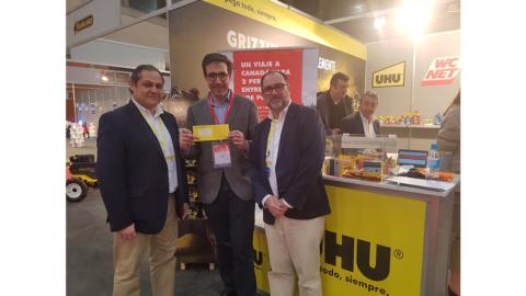 Pedro Callejo, director de UHU en España; Javier Claver, director de Marketing de Ehlis, y José Fernández Grager, responsable de zona de UHU.