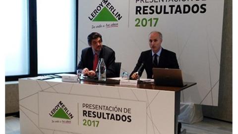 Ignacio Sánchez Villares, director general de Leroy Merlin España (derecha), y Rodrigo de Salas, director de Comunicación Corporativa y RSE.