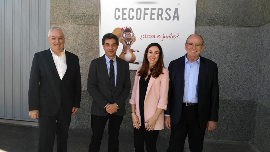 Parte del equipo directivo de Cecofersa: Rafael Martín, director general de Delcredit; Javier Herrera, director de marketing; y Cristina y Balbino Menéndez.