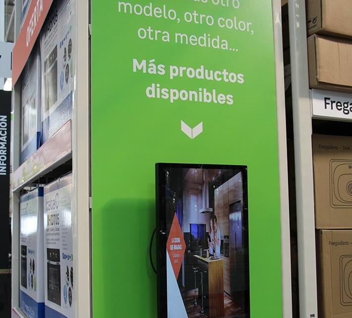 La tienda se ha dotado de más tecnología, con pantallas táctiles repartidas por las diferentes secciones.