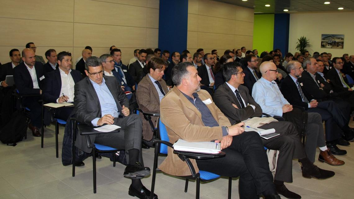Más de 60 personas, de 47 empresas asociadas a AFEB, asistieron a la reunión con Coferdroza.