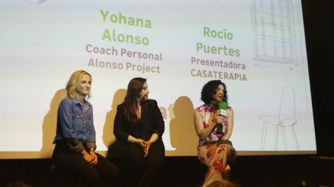 De izqda. a der.: Rocío Puertes, presentadora de la serie; Yohana Alonso, coach; y Esther Modino, jefe de prensa de Leroy Merlin.