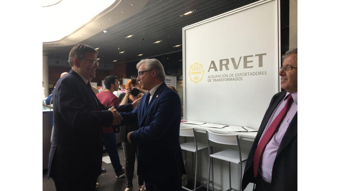 Imagen de la edición de 2016 en la que sale el presidente de la  Generalitat Valenciana, Ximo Puig, junto con el presidente de Arvet, Vicente Llatas.