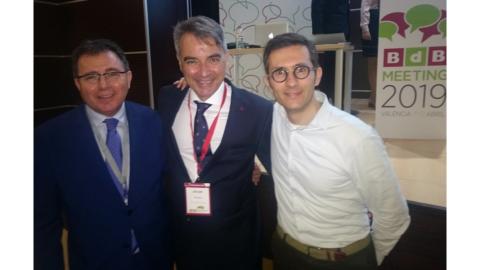 En el centro, José Durá, director general de BdB, junto al consultor Antonio Valls (izquierda) y el profesor Pablo Foncillas.