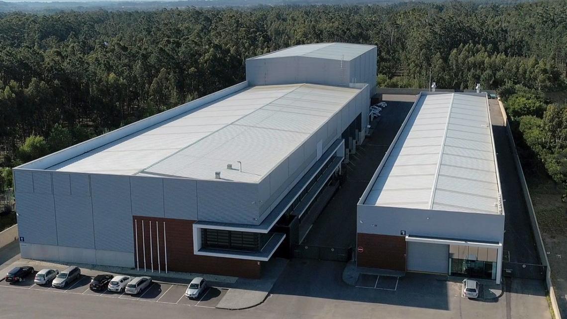 El centro logístico de Lusavouga en Aveiro tiene una capacidad de almacenaje de 240.000 metros cúbicos y 32.000 toneladas.