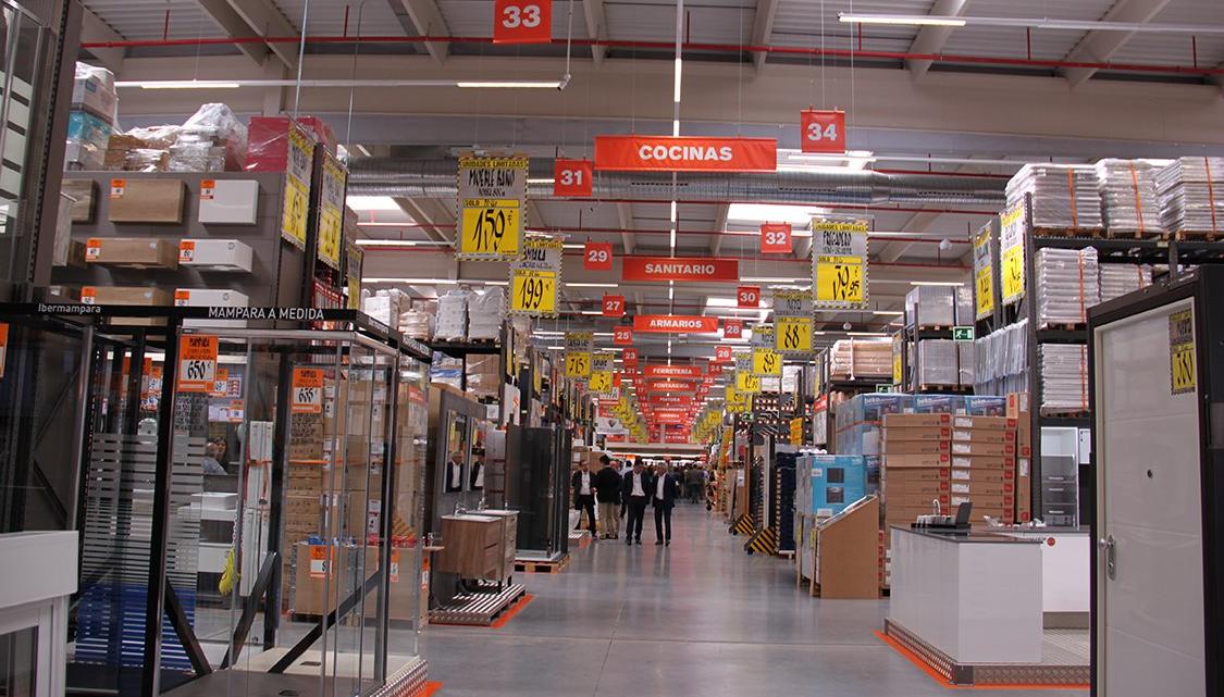 El de Alcobendas es el almacén más grande de Bricomart en España, con 14.000 metros cuadrados totales.