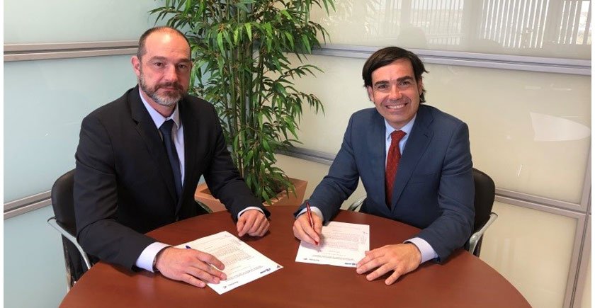 Roberto Sánchez Borderas, presidente de Coferdroza, y Pedro Ibarra Corro, director de Centro de Negocios Empresas de Ibercaja en Zaragoza.