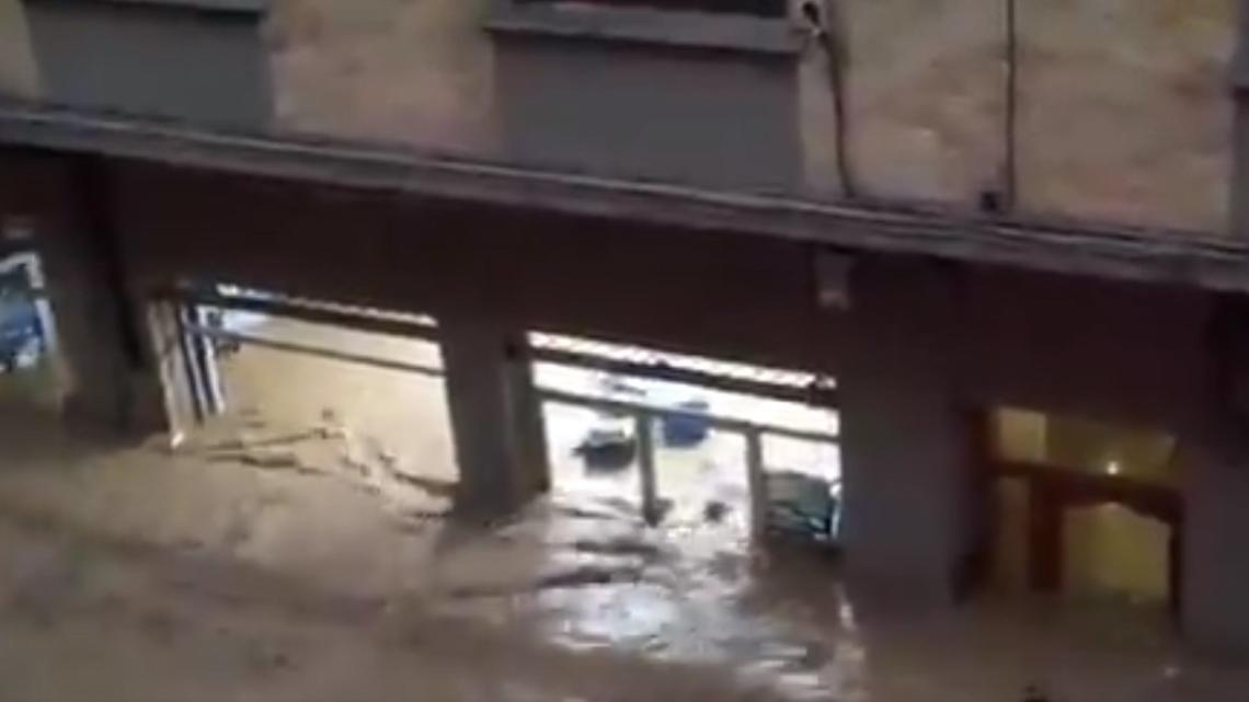 Como se aprecia en la imagen, Urvaca Suministros quedó completamente inundada el pasado 8 de julio.