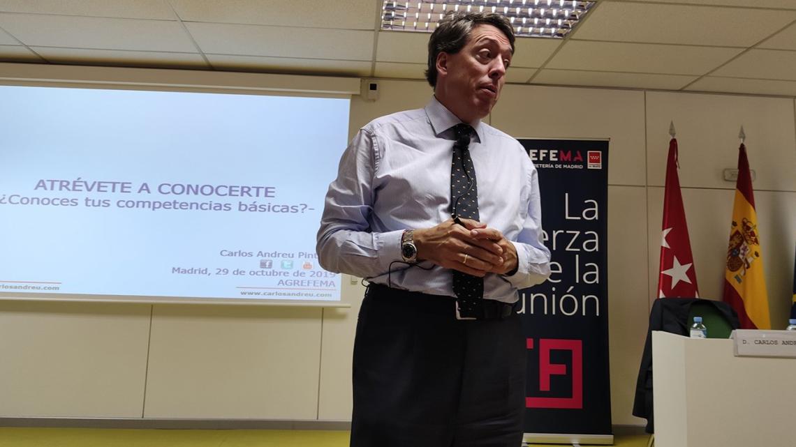 Carlos Andreu habló sobre la necesidad de que cada persona conozca sus competencias básicas.