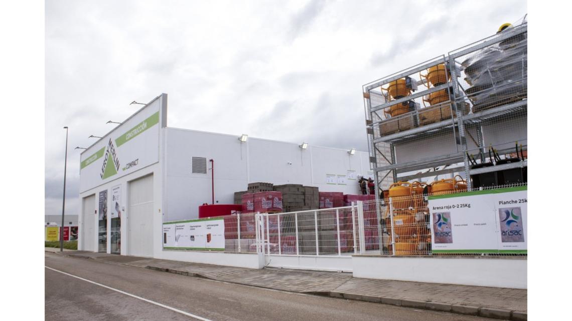 Las nuevas instalaciones complementan a la tienda que Leroy Merlin tiene en la localidad alicantina desde 2019.