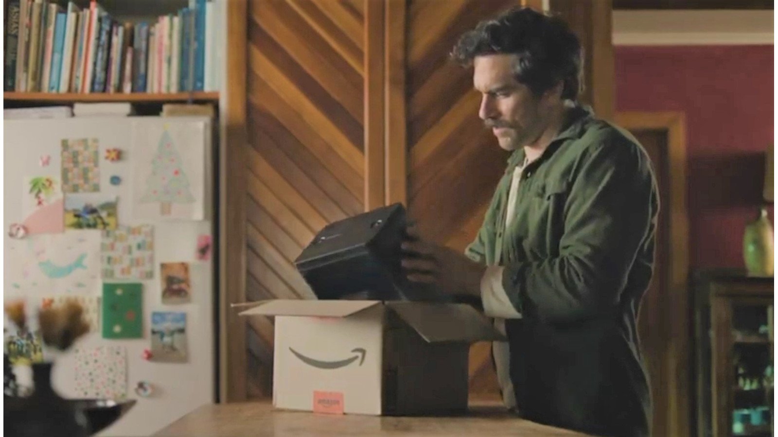 paso Máquina de recepción Escarchado Amazon estrena un anuncio navideño de Oscar