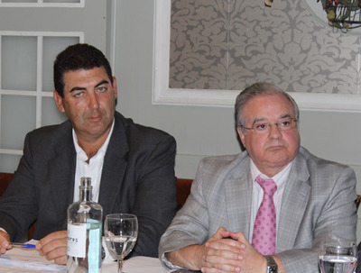 Javier Fresneda (izquierda) y Felipe González.