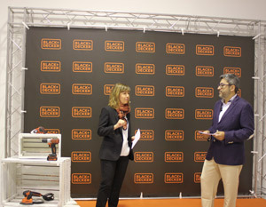 Marga Badal, directora de marketing Iberia de BLACK+DECKER, y Juanma Ortega, locutor de radio, fueron los encargados de presentar las conclusiones más destacadas del estudio sobre hábitos de bricolaje entre los españoles.