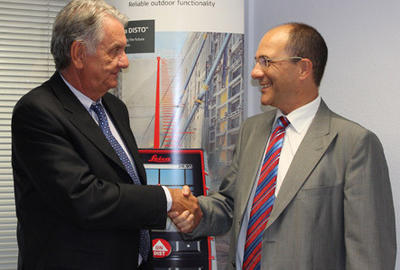 Darío Alonso (izquierda) y Jaime Fernández, directores generales de Aghasa Turis y Leica Geosystems, respectivamente.