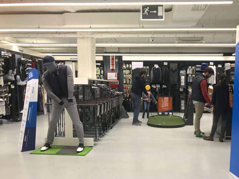 Sección de Golf en nueva tienda Decathlon