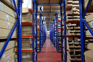 Desde su almacén, con más de 8.000 m2, distribuye cerca de 145.000 referencias a 33 países.