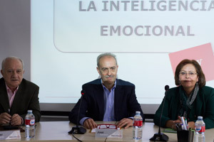 José Carrasco, director general de Fersay (en el centro), junto a María Román y Javier Zurdo.