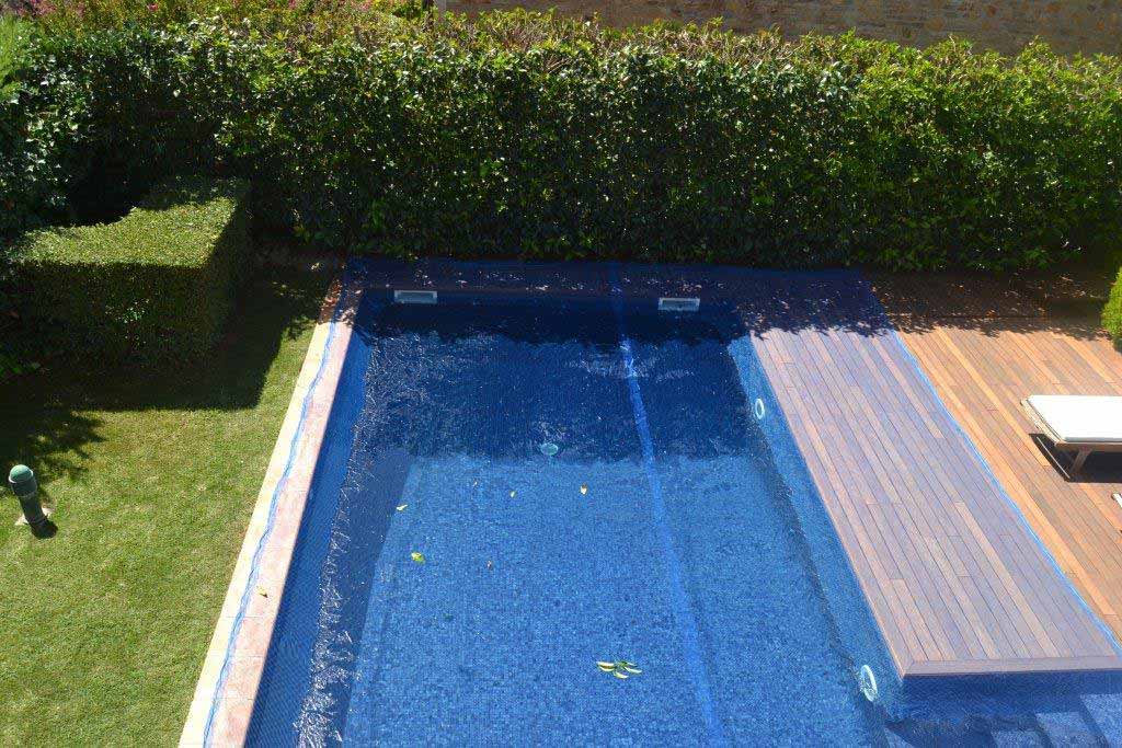 Fun Go cobertor piscinas Leaf Pool Cover en piscina