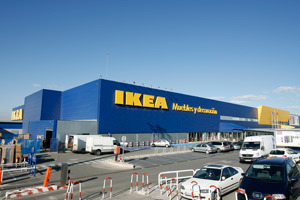 Aunque las tiendas seguirán siendo el formato esencial de Ikea (como la tienda que tiene en Alcorcón-Madrid, en la imagen), los puntos de entrega suponen una evolución para cubrir las necesidades de los clientes.
