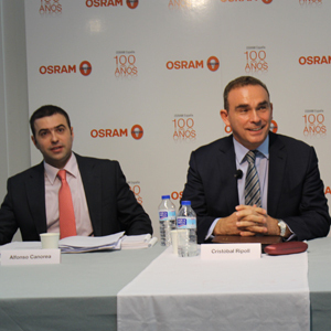 Cristóbal Ripoll (derecha), director general de Osram, y Alfonso Canorea, director comercial de la compañía.