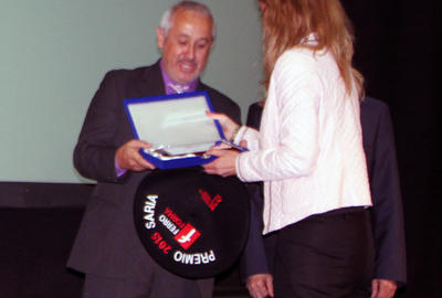 Eladio González, jefe de ventas de Urko, recogió el premio de manos de Arrate Tellaetxe, directora de Ferroforma.